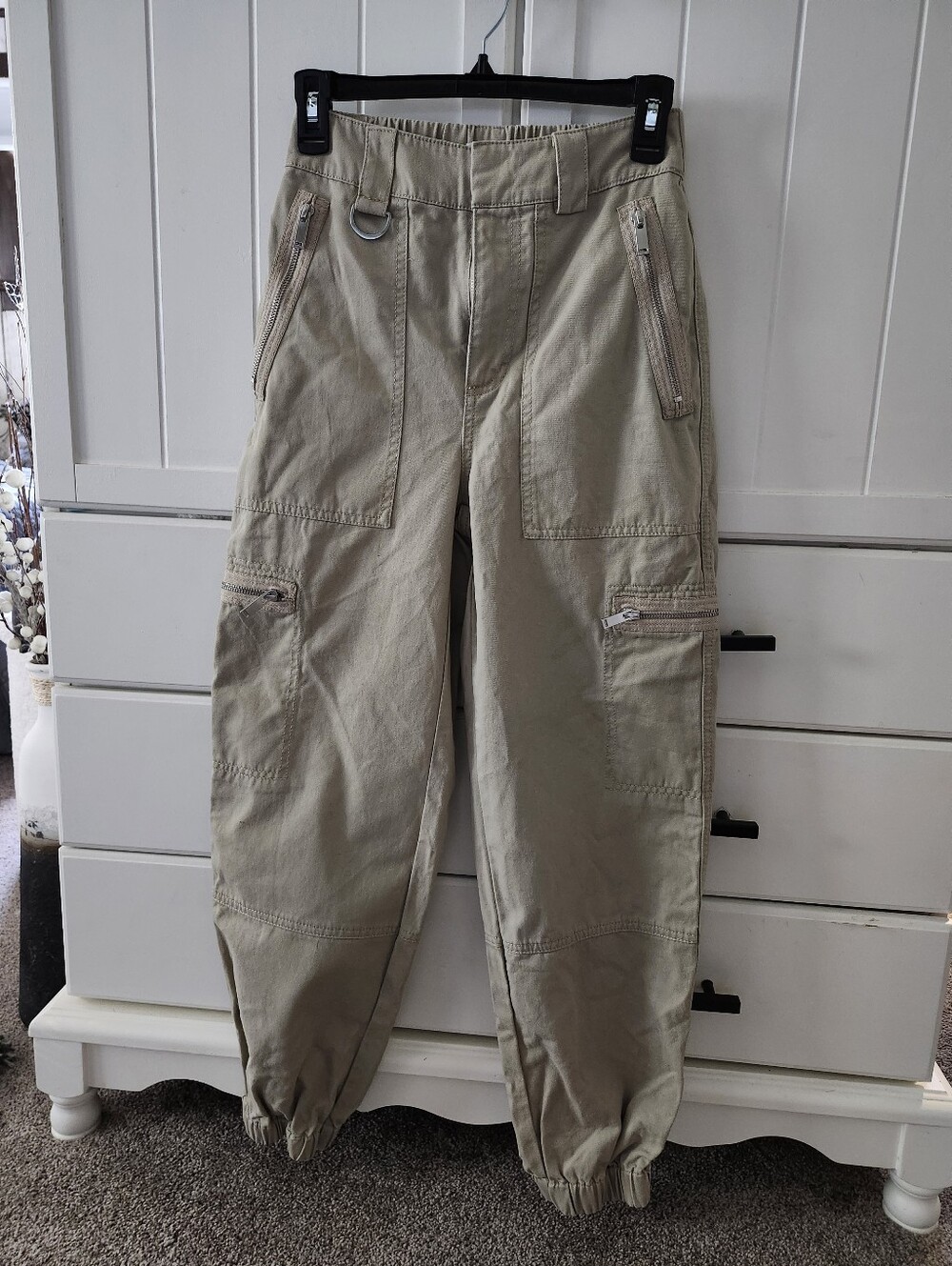 Aritzia Womans Khaki Cargo Utility Pants - Elastic Ankle Sz Xs